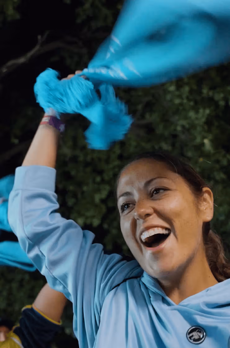 Chicago fanfest cheering woman the premiere league 