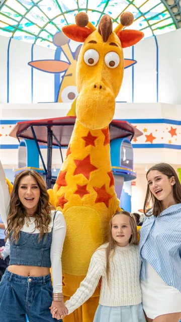 Influencer posando en una tienda Liverpool